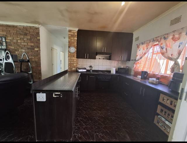 3 BEDROOM HOUSE FOR SALE IN STRUBENVALE